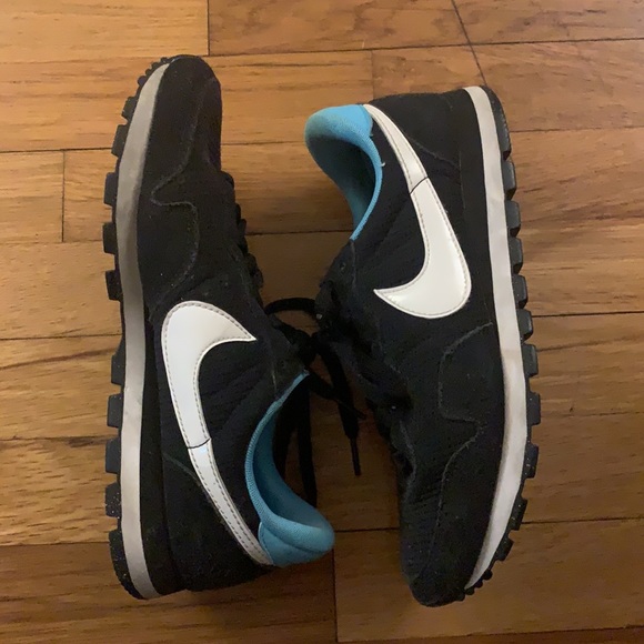 Nike sneakers - Picture 3 of 11